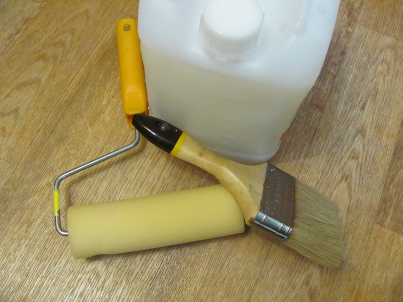  инструменты для нанесения грунтовки под жидкие обои