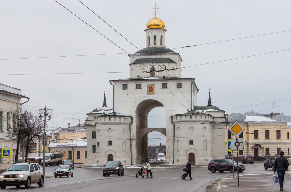 Древнеешее сооружение в городской суете