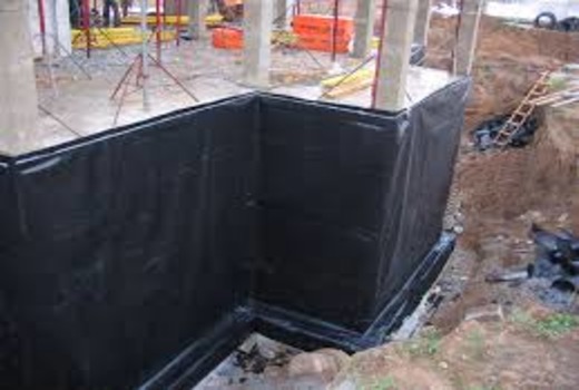 Нанесение специальных компонентов для защиты бетона от влаги 