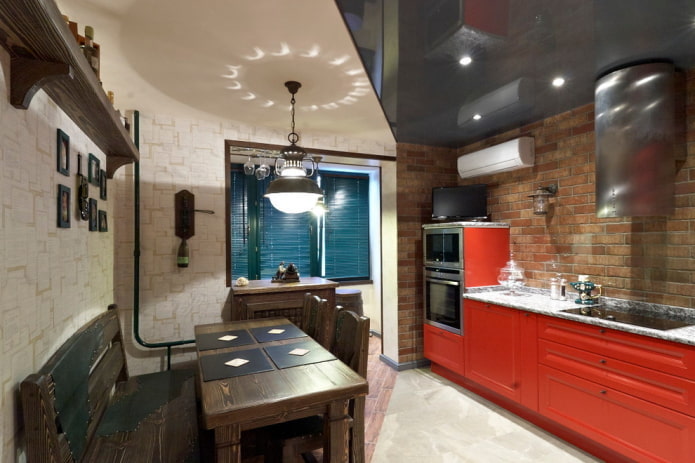 двухцветный потолок в интерьере кухни