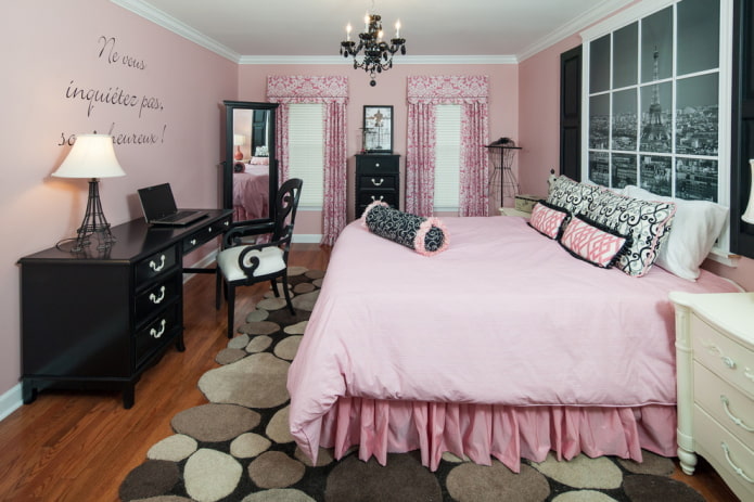 интерьер спальни в черно-розовых тонах