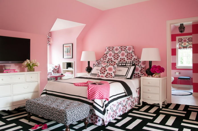 интерьер спальни в черно-розовых тонах