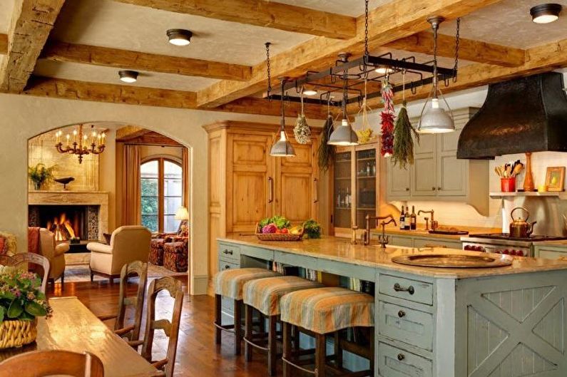 Потолок на кухне в стиле кантри