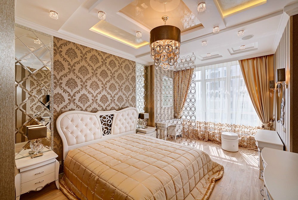 Красивая спальня с многоуровневым потолком