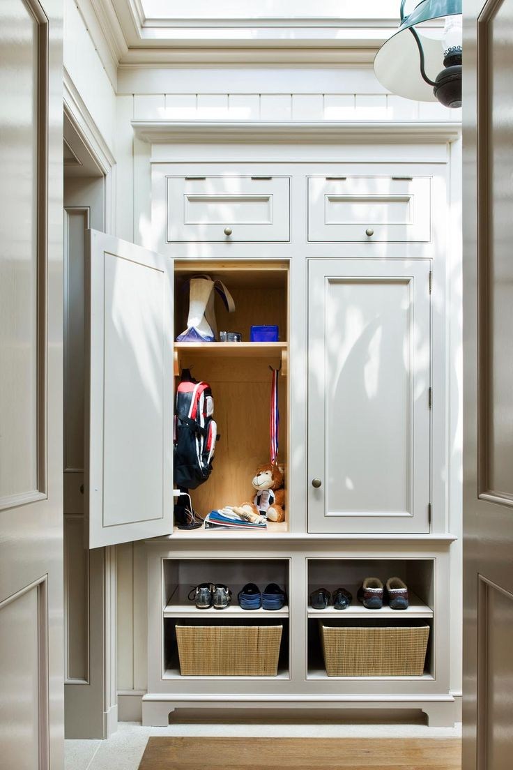 узкий шкаф в прихожую для верхней одежды и обуви