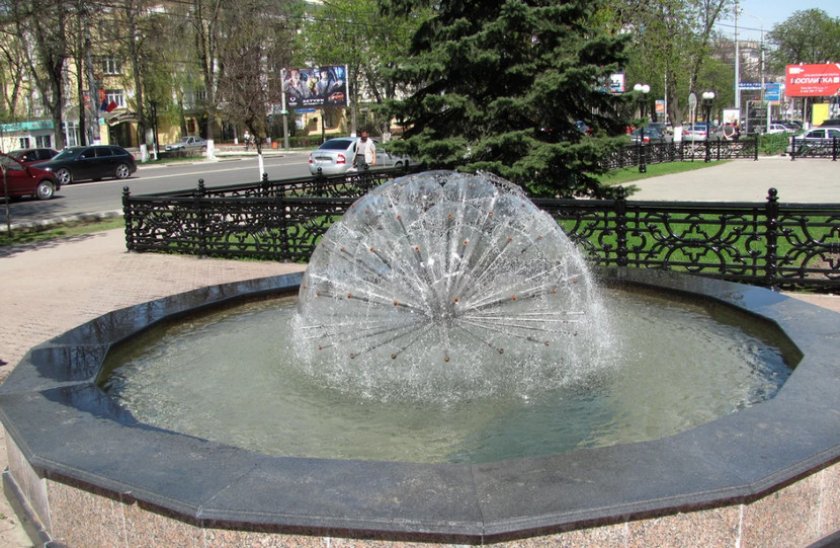 Струя воды в форме полушария