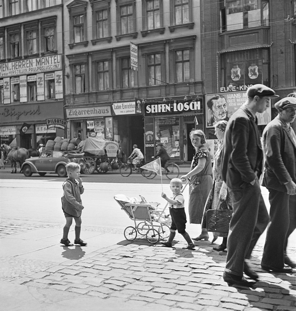 1935. Уличная сцена. Брунненштрассе, Берлин