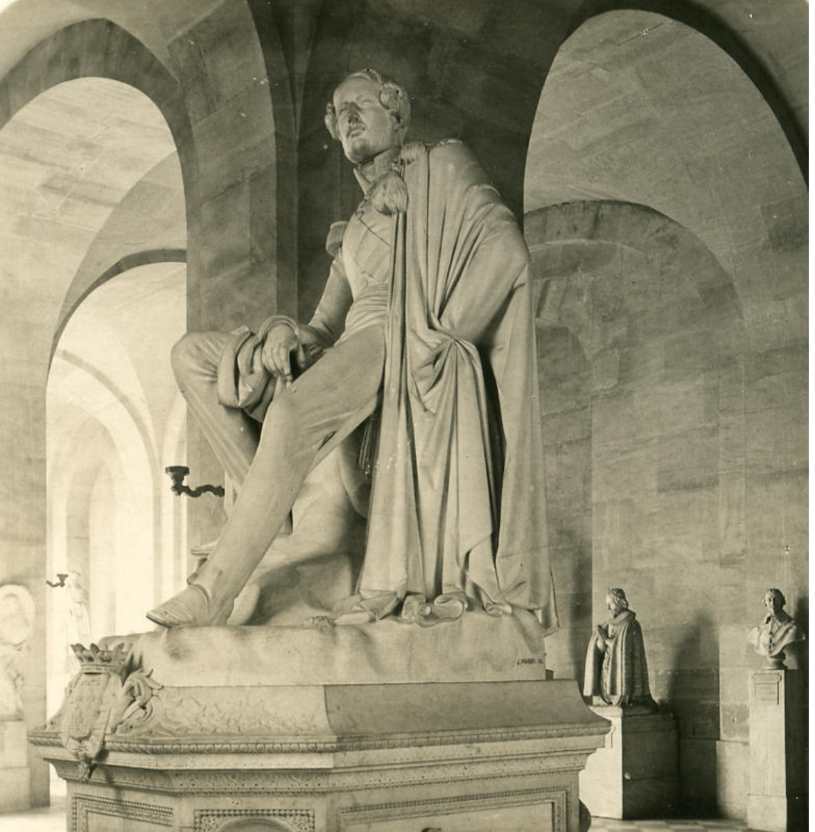 Версальский дворец. Статуя Филиппа Орлеанского