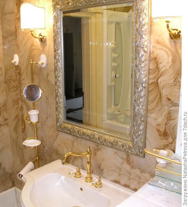 Облицовка стен ванной комнаты Onyx Arco Iris. Из архива камнеобрабатывающей компании Петрополь