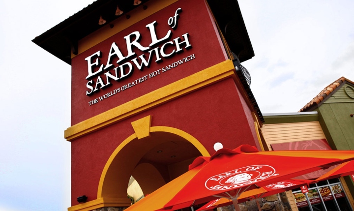 Прекрасный дизайн интерьера кафе Earl of Sandwich в США