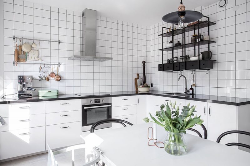 Кухня в чёрно-белом цвете