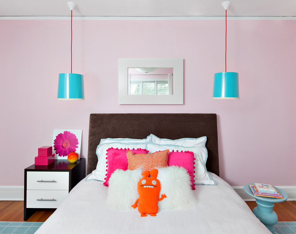 Розовые стены в детской спальне