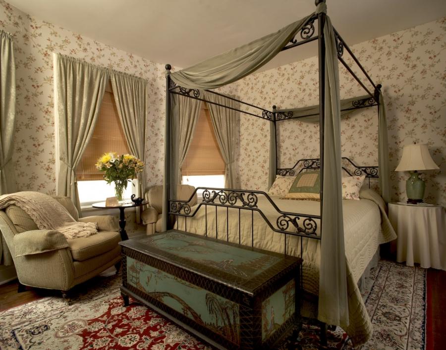 Спальня в викторианском стиле на любой вкус