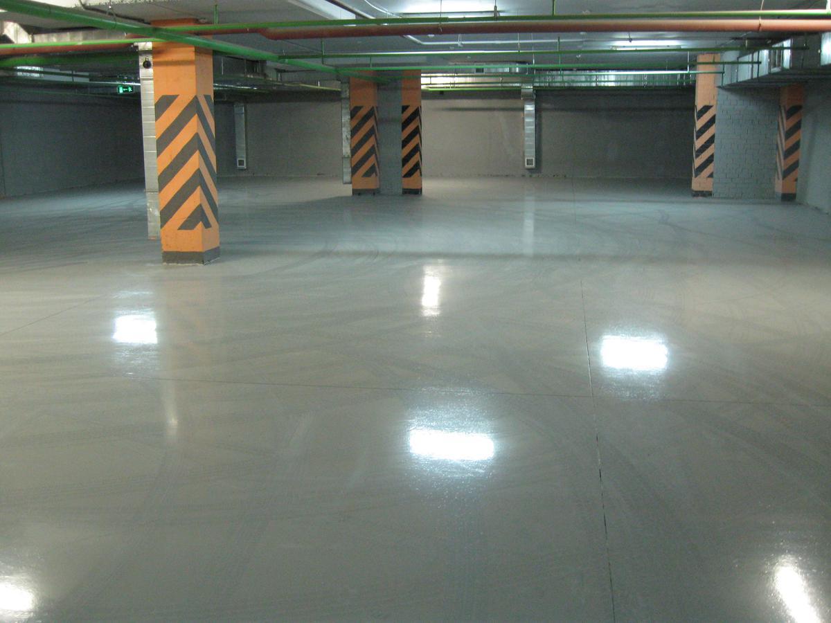 Промышленные бетонные полы используются на заводах, парковках и различных предприятиях 