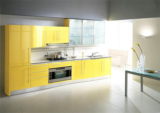 Какой бы цвет кухни вы не выбрали, контрастнее и жизнерадостнее желтого не будет ничего