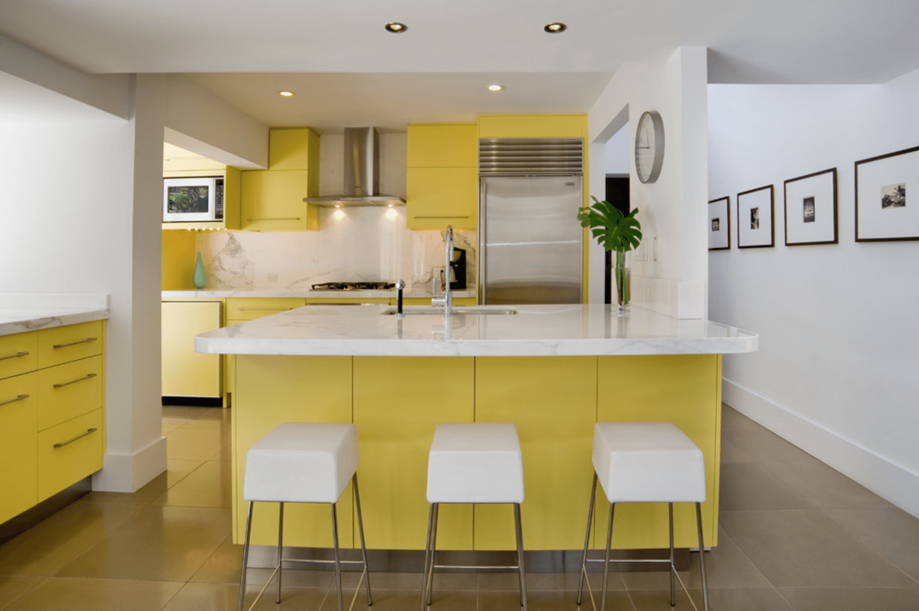 Дизайн кухни в оттенках желтого цвета. Фото 4
