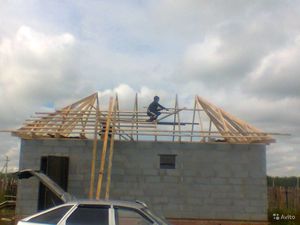 Как правильно смонтировать стропильную систему четырехскатной крыши