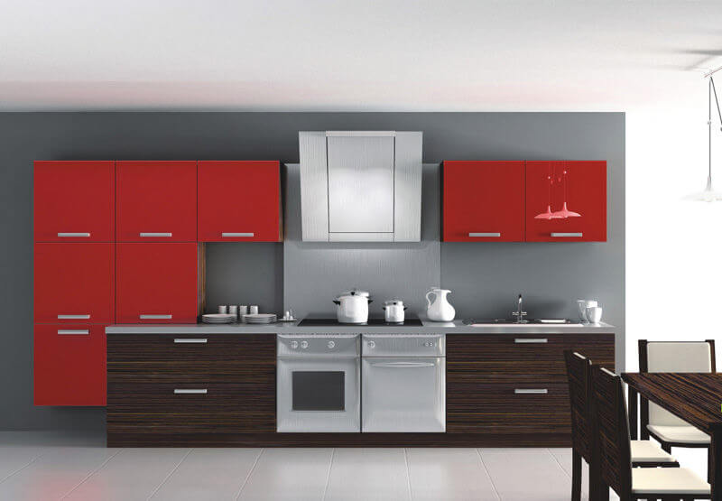 Стильный кухонный гарнитур с комбинированными цветами