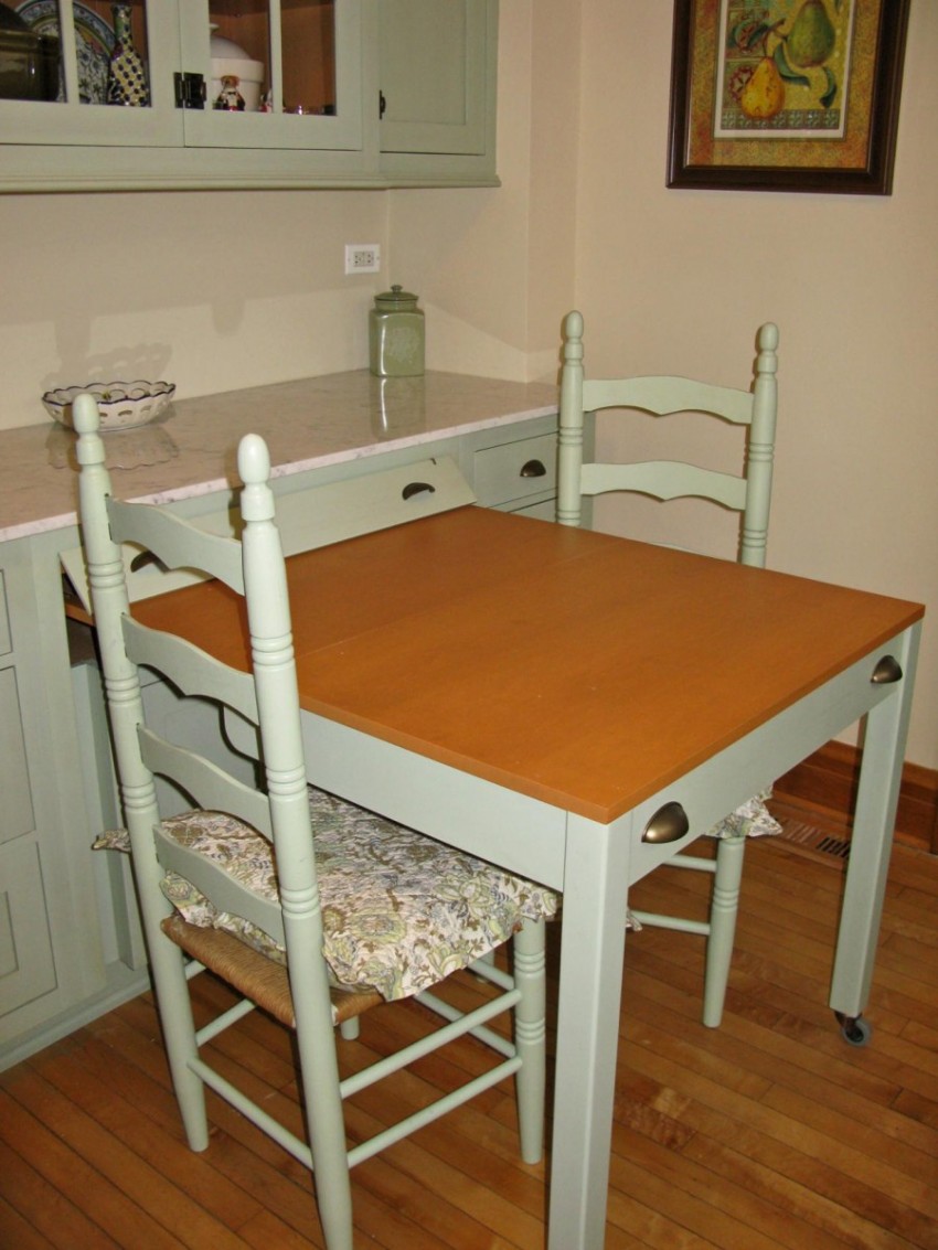 Выдвижной кухонный стол