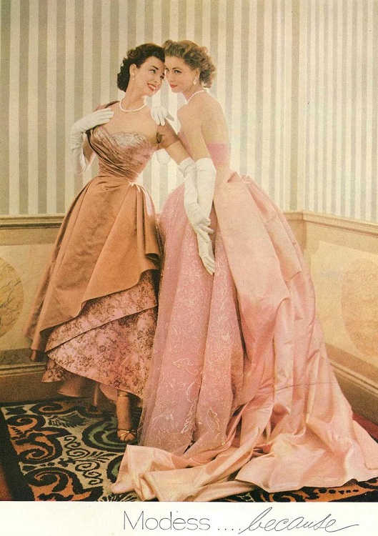Dorian с сестрой в вечерних платьях для обложки Vogue 1953