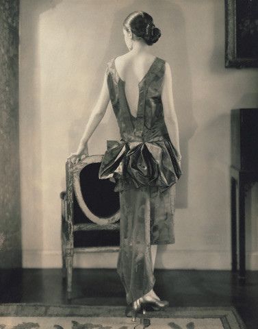 Шикарное, вечернее платье от Louise Boulanger, фото 1926 года