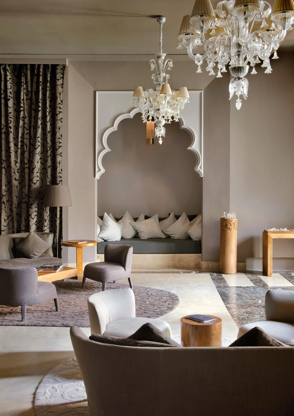 Марокканский стиль в интерьере гостиной комнаты фото