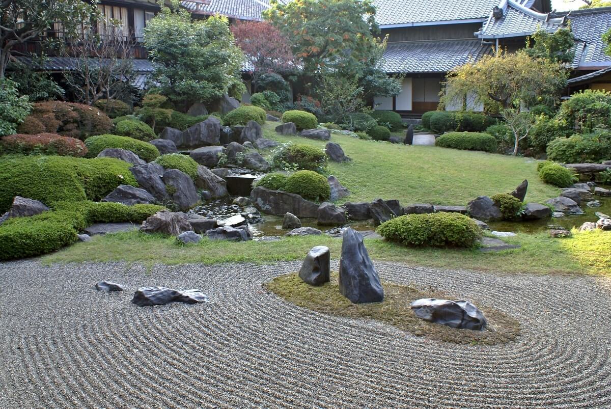 Каменистый сад в японском стиле