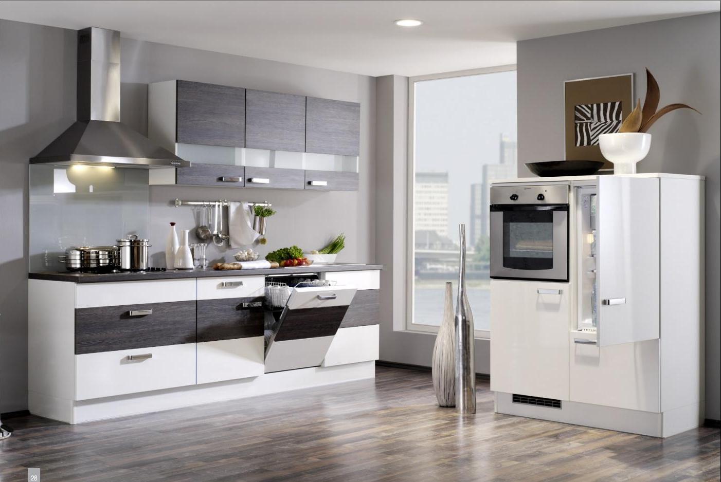 Венге и белый цвета в интерьере кухни в стиле минимализм