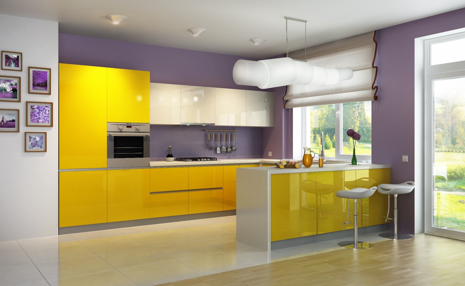 Фиолетовые стены на кухне с бело-желтым гарнитуром