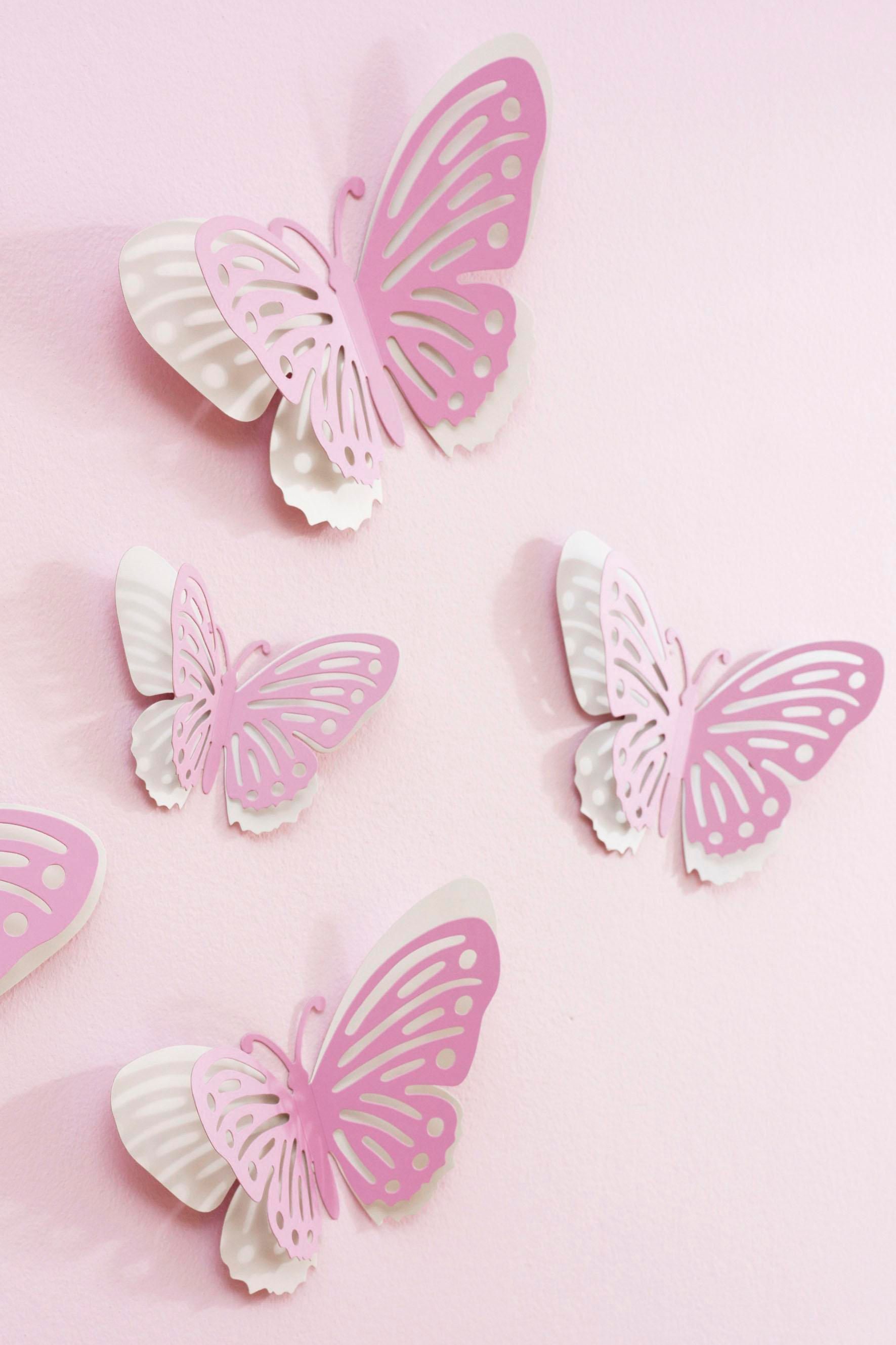 Декор стены бабочками в детской