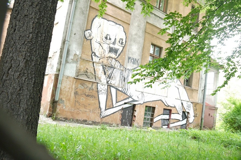 Этот чудик на улице Кутузова - дело рук Мрука. Фото: Иван МАРКОВ