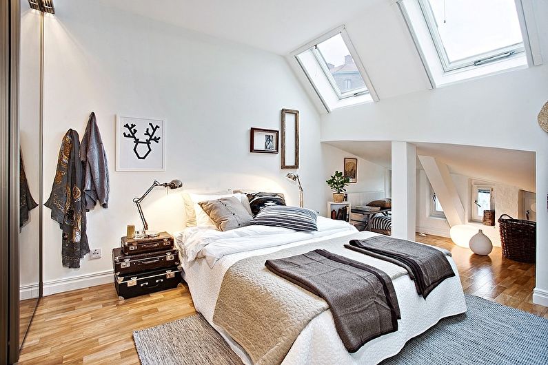 Спальня в скандинавском стиле в деревянном доме