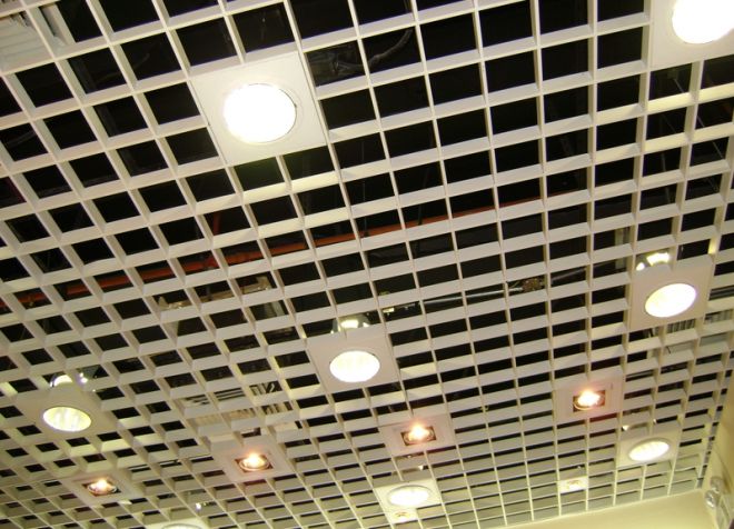 алюминиевые потолки грильято