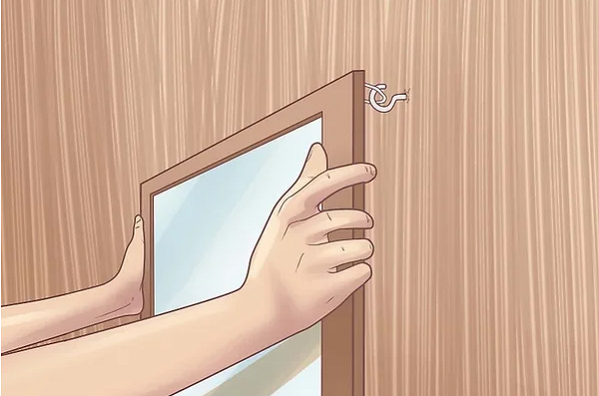 Как повесить зеркало на шурупы с крючком