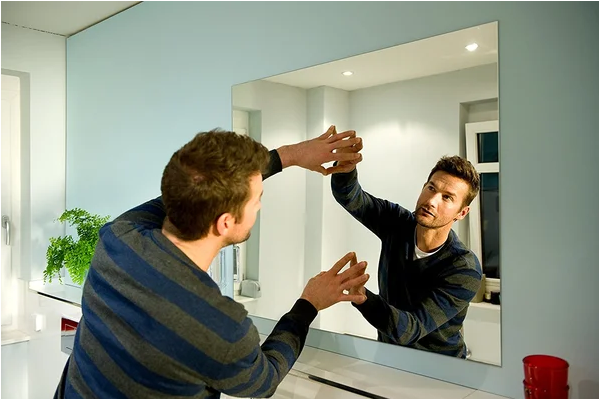 Как повесить зеркало на стену