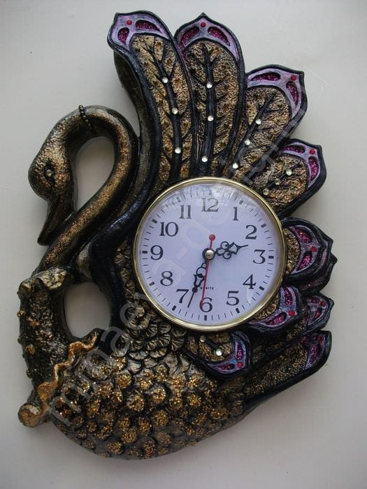 идея необычного декорирования настенных часов своими руками