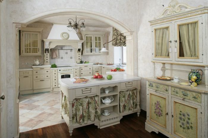 Дизайн кухни с аркой в итальянском стиле
