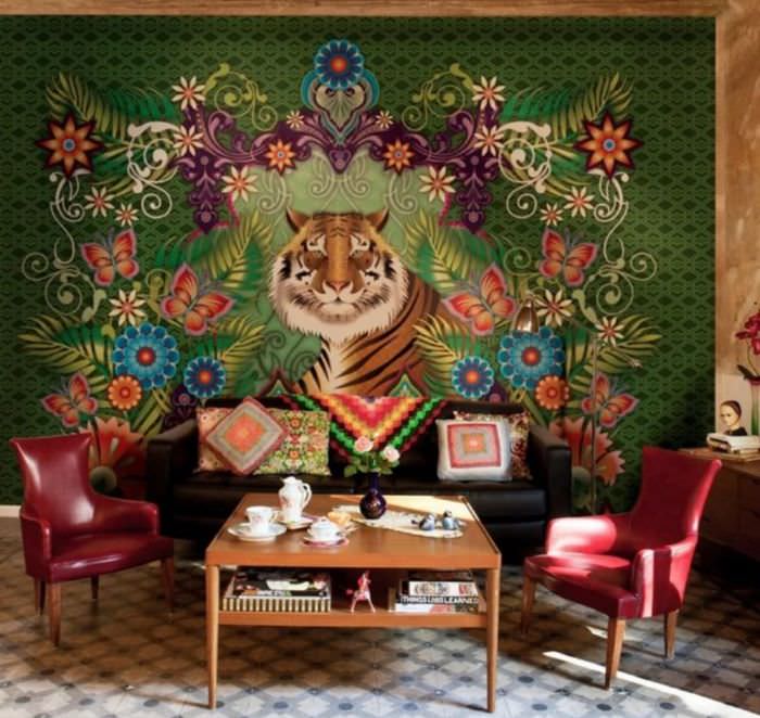 Ковер с тигром на стене гостиной в стиле китч