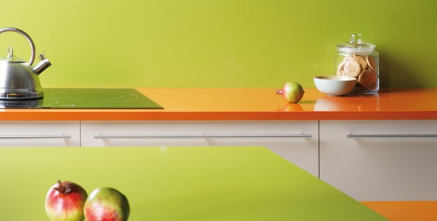 Салатовый и оранжевый в интерьере кухни